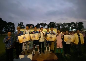 Turnamen Sepak Bola Pemuda Katolik Cup 2025 Resmi Ditutup Oleh Walikota Pematangsiantar Wesly Silalahi, SH, MKn Yang Diwakili Staf Ahli Walikota Pematangsiantar Drs. Daniel Siregar.