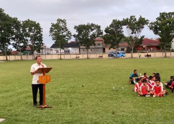 Wakil Ketua DPRD Pematangsiantar Ir. Daud Simanjuntak Memberikan Kata Sambutan di Kegiatan Turnamen Sepak Bola Pemuda Katolik Pematangsiantar Tahun 2025.