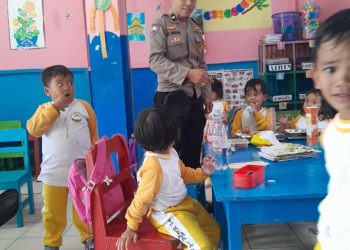 Bhabinkamtibmas Polsek Siantar Timur Monitoring Hari Ke - 4 Pendistribusian MBG di TK Kemala Bhayangkari 06.