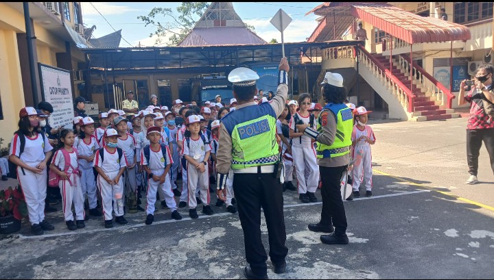 Polres Pematangsiantar Terima Kunjungan Siswa Siswi SD YP Sultan Agung.