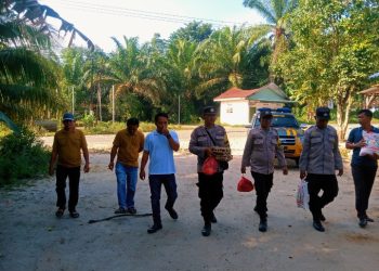 Polsek Tanah Jawa Salurkan Bantuan Sembako Melalui Minggu Kasih, Wujudkan Polri Dekat Dengan Rakyat.
