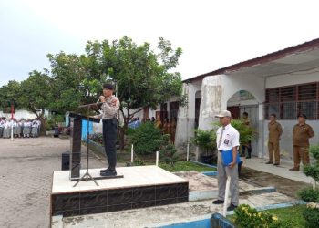 Sampaikan Pesan Kamtibmas Kasat Samapta Polres Pematangsiantar Pembina Upacara di SMAN 3.