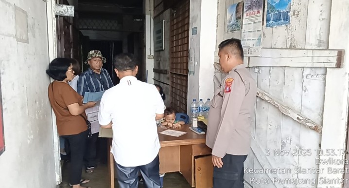 Polsek Sianțar Barat Monitoring Registrasi Pendataan Penempatan Pedagang Gedung 4 Pasar Horas.