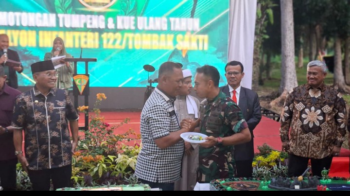 Kapolres Simalungun Hadiri Syukuran HUT Ke - 61 Yonif 122/Tombak Sakti, Perkuat Sinergitas TNI-Polri.