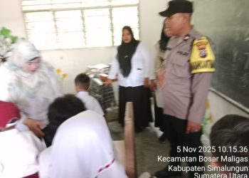 Bhabinkamtibmas Polsek Bosar Maligas Dampingi Kegiatan BIAS, Wujud Dukungan Polri Terhadap Kesehatan Anak Sekolah.