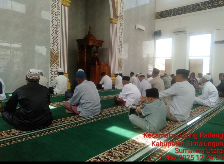 Bhabinkamtibmas Polsek Bosar Maligas Jalin Kedekatan Dengan Warga, Laksanakan Pengamanan & Ibadah Jumat di Masjid Jami’ Ujung Padang.