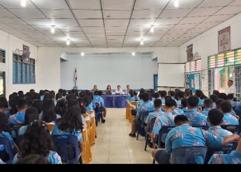 Kapolsek Siantar Utara Sosialisasikan Pendaftaran SMA Taruna Kemala Bayangkara di SMP Cinta Rakyat 3.