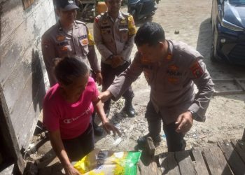 Viral Tak Dapat Bansos, Kapolseķ Sianțar Marihat Berikan Sembako.