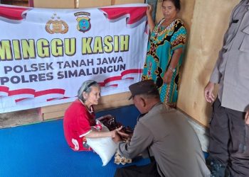 Polsek Tanah Jawa Salurkan Bantuan Sembako Melalui Program Minggu Kasih, Wujud Kepedulian Polri Kepada Masyarakat.