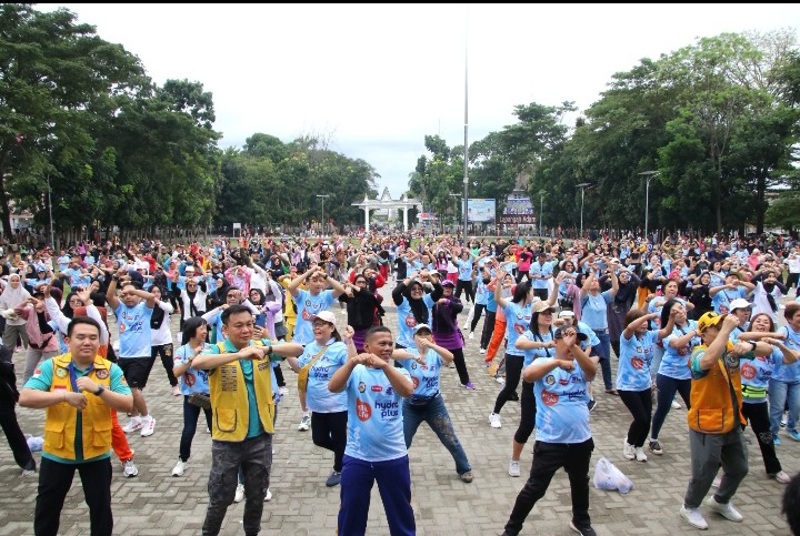 Wali Kota Pematangsiantar Wesly Silalahi, SH, MKn Diwakili Sekda Junaedi Antonius Sitanggang, SSTP, MSi Ikuti Jalan Sehat Bersama Lions Club Pematangsiantar Merdeka.