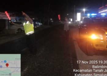 Polsek Tanah Jawa Gelar Blue Light Patrol di Tengah Gerimis, Sisir Lokasi Rawan Judi & Balap Liar.