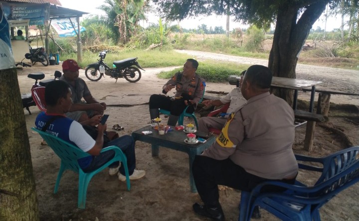 Polsek Tanah Jawa Sambang Petani Jagung di Nagori Mancuk, Wujud Polri Hadir & Peduli Kesejahteraan Masyarakat.