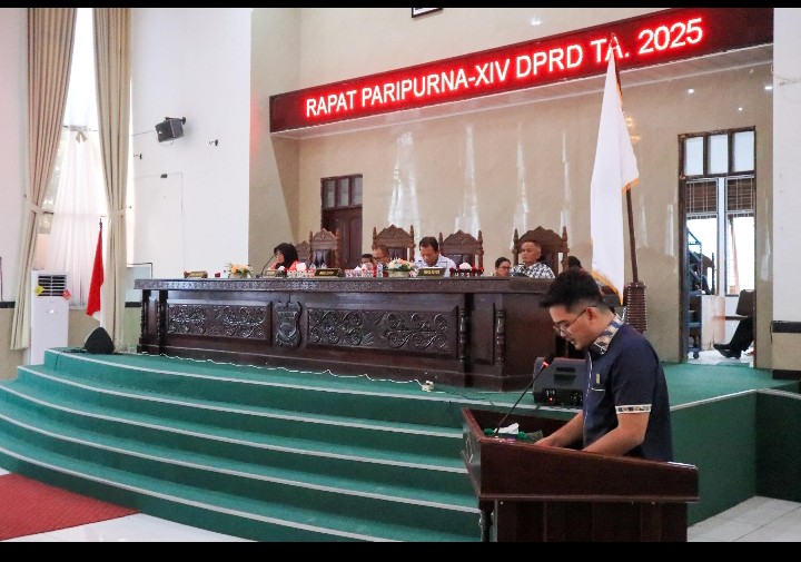 Wali Kota Pematangsiantar Wesly Silalahi, SH, MKn Diwakili Wakil Wali Kota Herlina Hadiri Rapat Paripurna DPRD Kota Pematangsiantar Tahun 2025 Dengan Agenda Penyampaian Pemandangan Umum Fraksi DPRD atas Pengantar Nota Keuangan Wali Kota terhadap RanperdaAPBD Tahun Anggaran (TA) 2026.