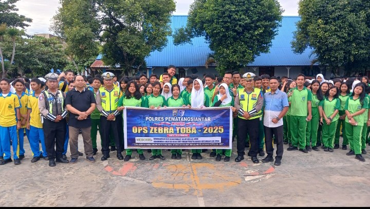 Ops Zebra Toba 2025, Sat Lantas Polres Pematangsiantar Sosialisasi di SMA Negeri 2.