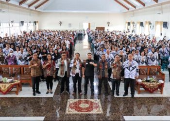 Wali Kota Pematangsiantar Wesly Silalahi, SH, MKn Diwakili Plt Asisten Pemerintahan dan Kesejahteraan Rakyat Lahiri Amri Ghoniyu Hasibuan, SSTP, MAP Hadiri Pembukaan Seminar Pendidikan Dalam Rangka HUT Ke - 80 PGRI & Hari Guru Nasional Tahun 2025.