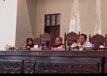 Wakil Ketua DPRD Pematangsiantar Ir. Daud Simanjuntak, MM Langsung Menanggapi Keluhan Masyarakat di dalam rapat Paripurna.