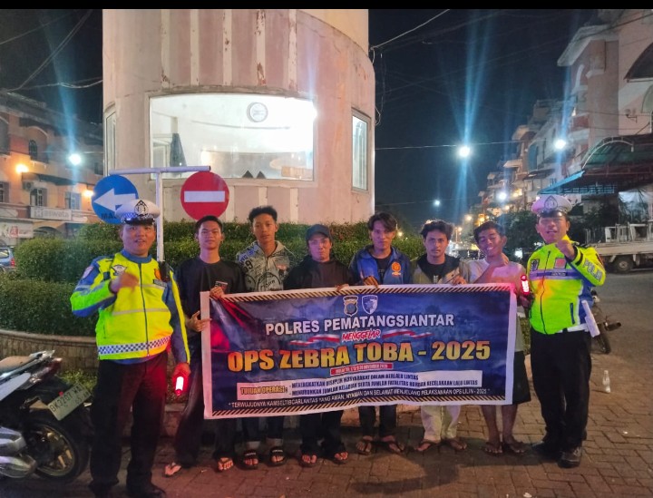 Ops Zebra Toba 2025, Sat Lantas Polres Pematangsiantar Sosialisasi di Megaland Jalan Sangnawaluh.