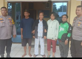 Polsek Siantar Martoba Respon Cepat Bantu Cari Keluarga Ibu Paruh Baya Yang Tersesat.