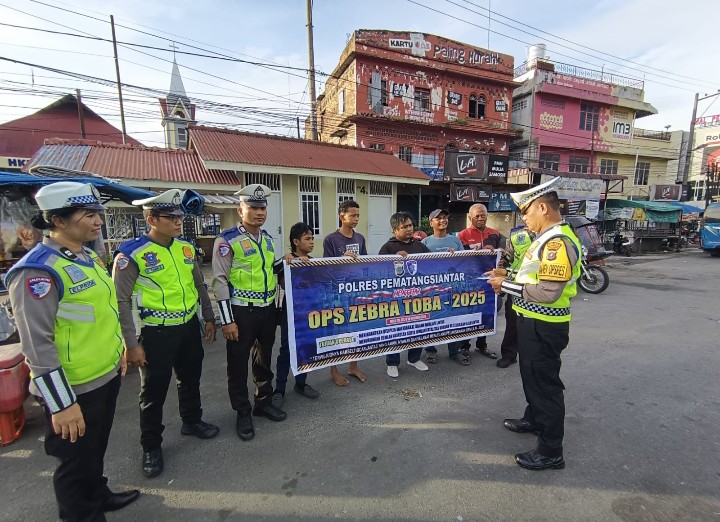 Ops Zebra Toba 2025, Sat Lantas Polres Pematangsiantar Sosialisasi di Jalan Parapat Km 4,5.