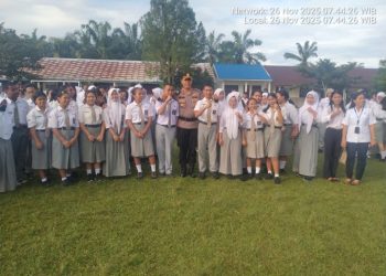 Kapolsek Tanah Jawa Sosialisasikan Anti Bullying & Tertib Berlalu Lintas Kepada Siswa SMA Negeri 1 Huta Bayu Raja.