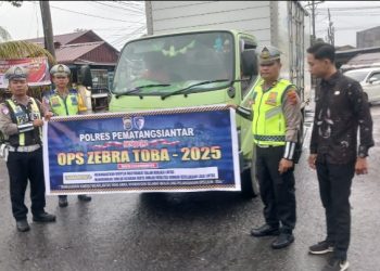 Ops Zebra Toba 2025, Sat Lantas Polres Pematangsiantar Sosialiasi di Jalan Parapat.