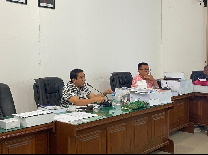 Rapat Kerja Komisi II DPRD Kota Pematangsiantar Bersama Dengan Dinas Penanaman Modal & Pelayanan Terpadu Satu Pintu Kota Pematangsiantar.