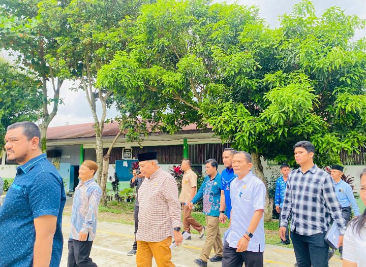 Wakil Ketua DPRD Pematangsuantar Ir. Daud Simanjuntak, MM Dampingi Komisi E DPRD Sumut Kunjungan Kerja Kesekolah SMAN 5 Pematangsiantar, Untuk Memastikan Relokasi Bisa Secepatnya Teralisasi.