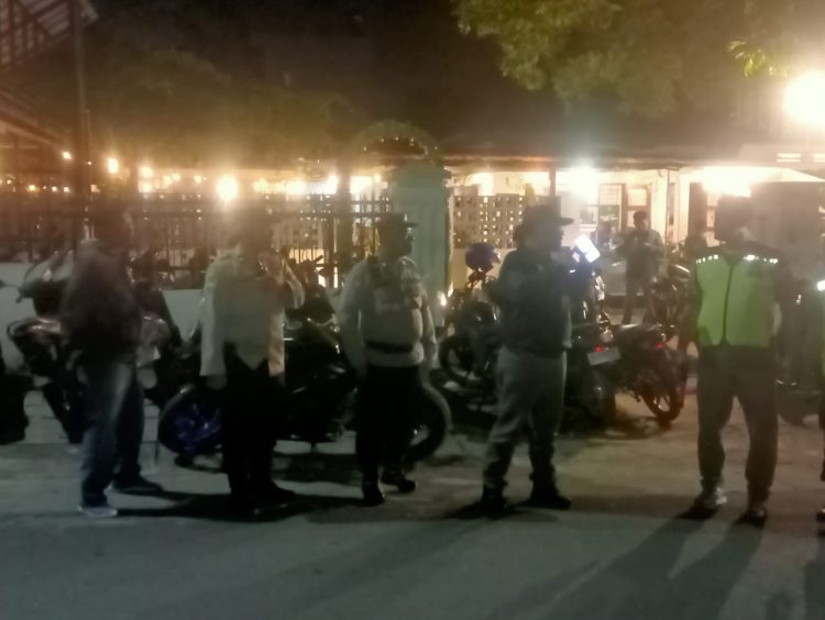 Respon Lapmas, Kapolsek Siantar Selatan Berikan Himbauan di Cafe Bahagia.