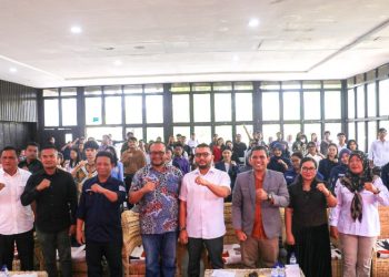 Wali Kota Pematangsiantar Wesly Silalahi, SH, MKn Diwakili Plt Asisten Pemerintahan dan Kesejahteraan Rakyat (Kesra) Lahiri Amri Ghoniyu Hasibuan, SSTP, MAP Resmi Buka Diskusi Publik & Pelatihan Menulis Yang Diselenggarakan IWO Kota Pematangsiantar.