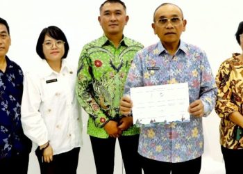 Bupati Simalungun Tandatangani Deklarasi Komitmen Dukung Pengembangan Geopark & Menerima Piagam Apresiasi Toba Caldera Unesco Global Geopark.