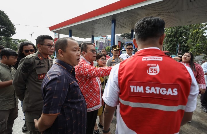 Wali Kota Pematangsiantar Wesly Silalahi, SH, MKn & Forkopimda Kunjungi SPBU di Jalan Ahmad Yani Kelurahan Asuhan Kecamatan Siantar Timur.