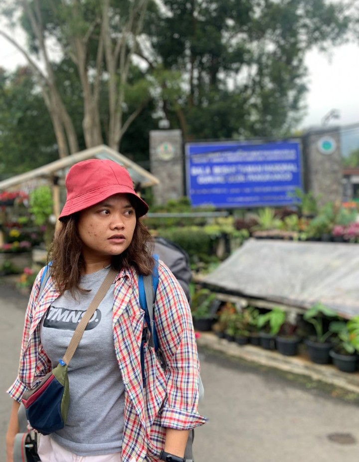 Aktivis Perempuan & Pecinta Alam : Malona Aruan.