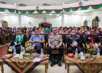 Wali Kota Pematangsiantar Wesly Silalahi, SH, MKn Diwakili Sekda Junaedi Antonius Sitanggang, SSTP, MSi, di Acara Perayaan Natal Keluarga Besar RSUD dr Djasamen Saragih.