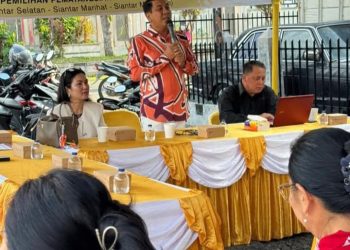 Anggota DPRD Pematangsiantar dari Fraksi Golkar Indonesia Hendra Pardede Sosialisasikan Ranperda Insentif Pendidik Nonformal Keagamaan.