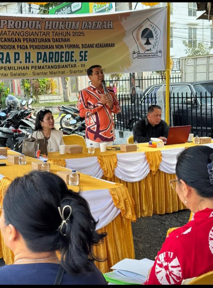 Anggota DPRD Pematangsiantar dari Fraksi Golkar Indonesia Hendra Pardede Sosialisasikan Ranperda Insentif Pendidik Nonformal Keagamaan.