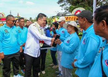 Wali Kota Pematangsiantar Wesly Silalahi, SH, MKn Diwakili Staf Ahli Bidang Pembangunan Muhammad Hamdani Lubis SH, di Acara Gebyar Lansia Kecamatan Siantar Marihat Kota Pematangsiantar Tahun 2025.
