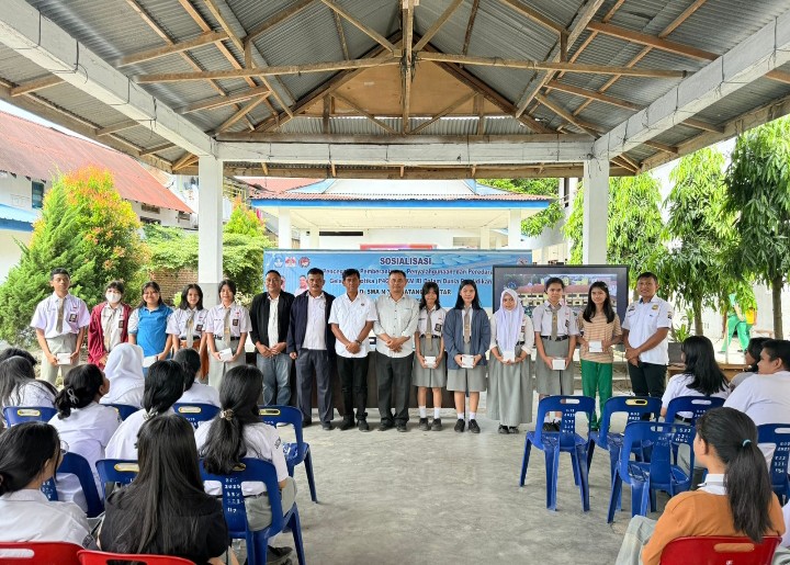 Kasat Resnarkoba Polres Pematangsiantar Sosialiasi Bahaya Narkoba di SMA Negeri 3.