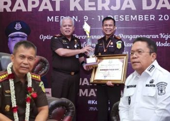 Wali Kota Pematangsiantar Wesly Silalahi, SH, MKn Memberikan Apresiasi Atas Prestasi Yang Diraih Kejari Pematangsiantar.