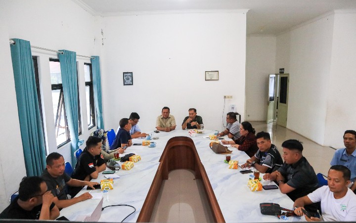 Kepala Dinas Kominfo Kota Pematangsiantar Johanes Sihombing, SSTP, MSi Buka Diskusi Penyusunan Draf Peraturan Wali Kota Tentang Penyelenggaraan Layanan Terpadu Nomor Tunggal Panggilan Darurat 112.