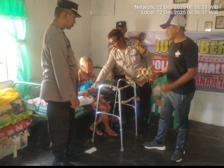 Jumat Berkah, Polsek Tanah Jawa Bagikan Sembako Ke Warga Kurang Mampu, Wujud Polri Peduli & Dekat Dengan Rakyat.