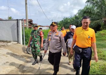 Kapolres Turun Tangan! Langsung Salurkan Bantuan Ke - 7 Keluarga Korban Puting Beliung di Parbalogan, Kerugian Capai Rp.90 Juta.