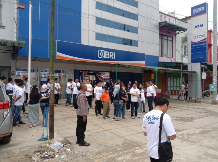 Polsek Perdagangan Amankan Gerak Jalan Santai HUT BRI Ke - 130, Ratusan Peserta Ramaikan Jalan Perdagangan.