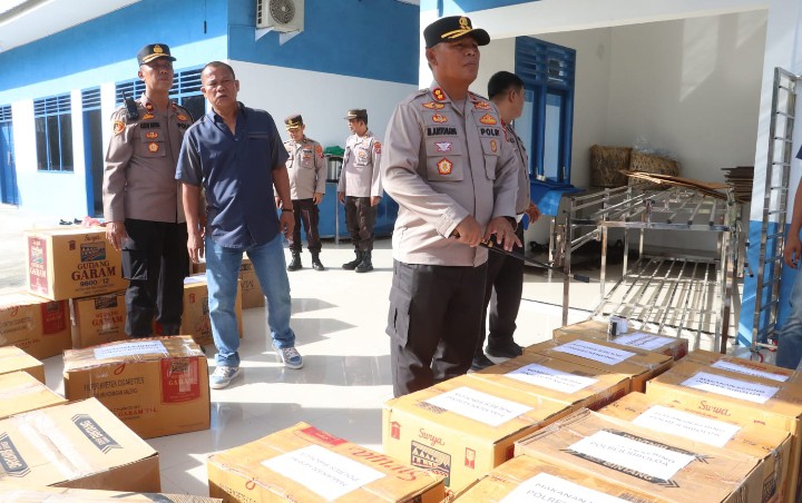 Dapur Umum Polres Simalungun Bekerja Dua Hari Non-Stop, Siapkan 1.620 Paket Makanan Untuk Korban Siklon Tropis.