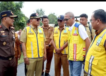 Tinjau Kegiatan Pekerjaan Jalan di Kecamatan Tapian Dolok dan Bandar Huluan, Bupati Simalungun : "Mari Bersama-sama Kita Rawat Jalan Ini".