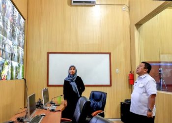 Wali Kota Pematangsiantar Wesly Silalahi, SH, MKn Didampingi Kadis Kominfo Kota Pematangsiantar Johannes Sihombing, SSTP, MSi, Mengimbau Masyarakat, Untuk Memanfaatkan 50 Unit CCTV .