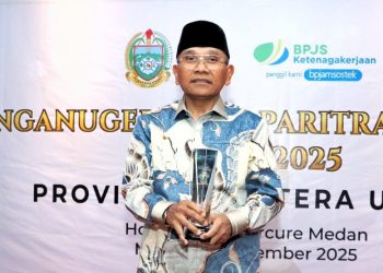 Bupati Simalungun Terima Penghargaan Paritrana Award 2025 : Wujud Komitmen Dalam Memberikan Perlindungan Kepada Pekerja Rentan.