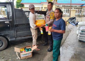 Polsek Siantar Timur Distribusikan Bantuan Pertanian Kepada Warga Petani Binaan.