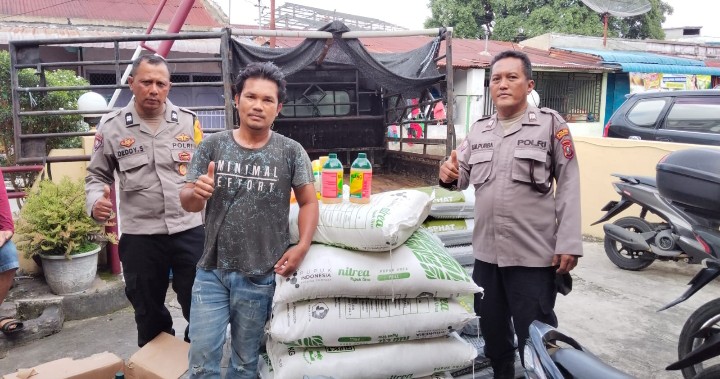 Polsek Siantar Barat Distribusikan Bantuan Pertanian Kepada Warga Petani Binaannya.