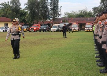 Kapolres Pematangsianțar Pimpin Apel Gelar Pasukan Ops Lilin Toba Tahun 2025.