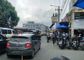 Pemko Pematangsiantar Melalui Dinas Komunikasi & Informatika Memindahkan 6 Unit CCTV Dari Kawasan Kios Pedagang di Jalan Merdeka Bawah.